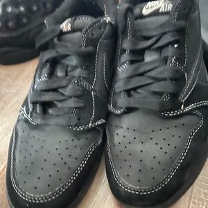 I’m selling Jordan 1 Retro low og sp Travis Scott’s black phantom